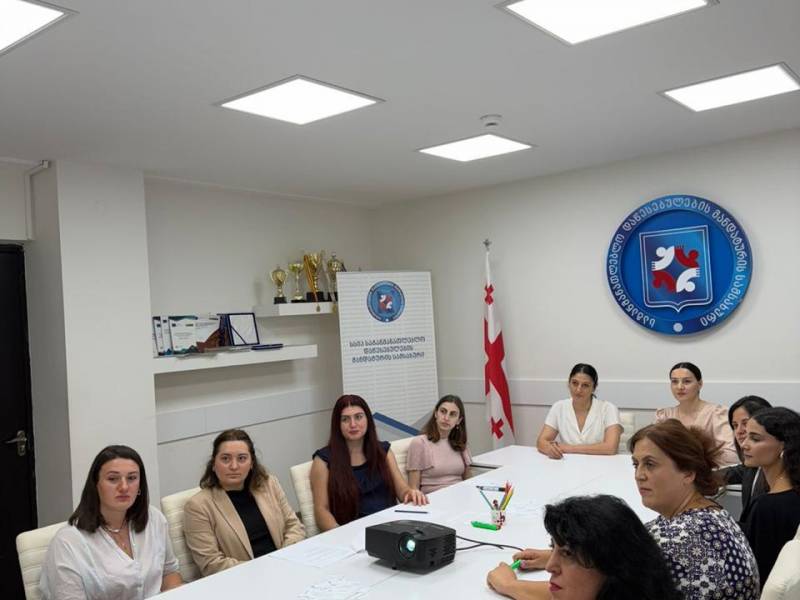 მანდატურის სამსახურის სოციალური მუშაკები სკოლებში აღდგენითი მიდგომის დასანერგად ტრენინგს გადიან